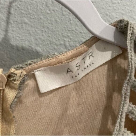 ASTR Revolve Boho Ethereal Cottagecore Neutral Embroidered Romper - Picture 7 of 12